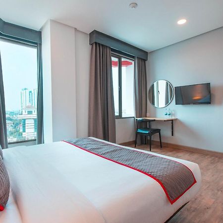 Super Oyo Townhouse 1 Hotel Salemba Giacarta Esterno foto