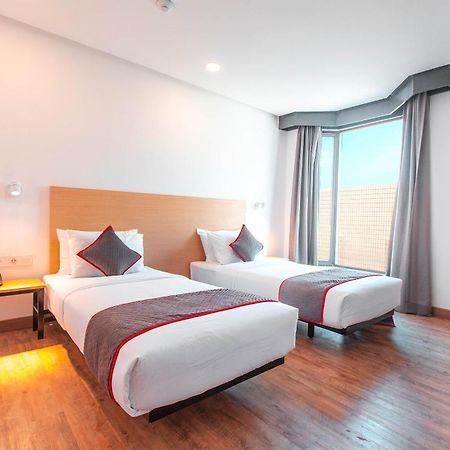 Super Oyo Townhouse 1 Hotel Salemba Giacarta Esterno foto