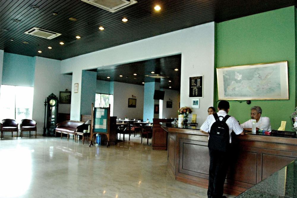 Super Oyo Townhouse 1 Hotel Salemba Giacarta Esterno foto