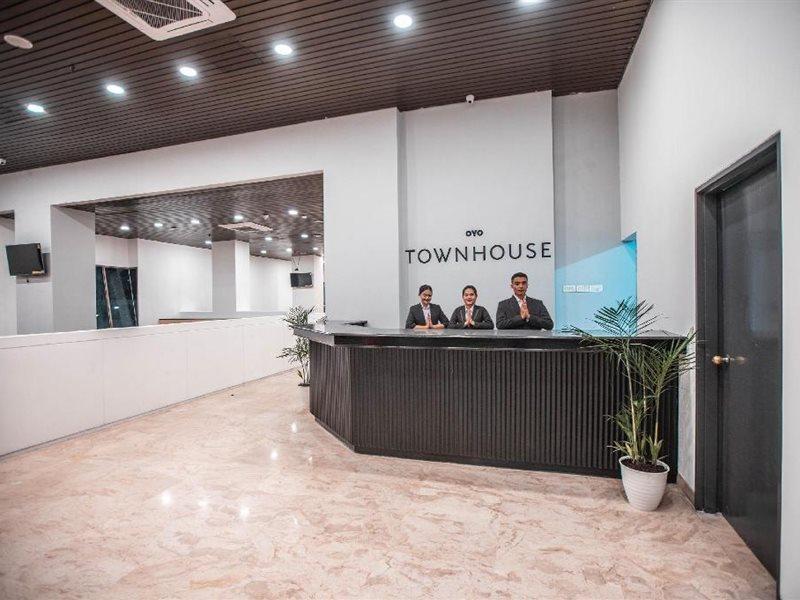 Super Oyo Townhouse 1 Hotel Salemba Giacarta Esterno foto