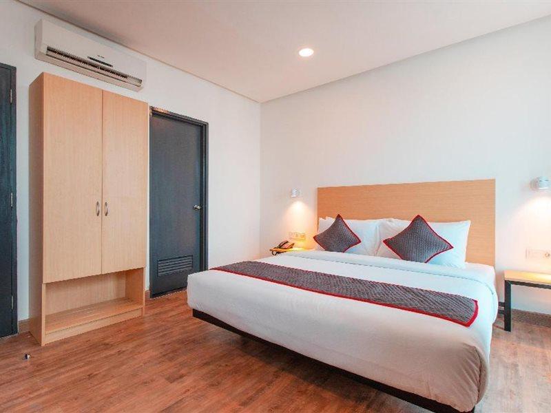 Super Oyo Townhouse 1 Hotel Salemba Giacarta Esterno foto