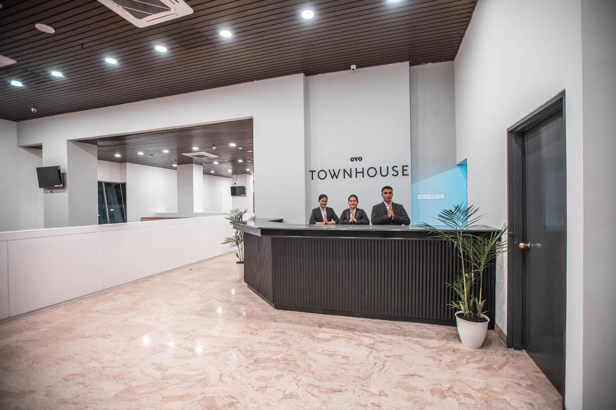 Super Oyo Townhouse 1 Hotel Salemba Giacarta Esterno foto