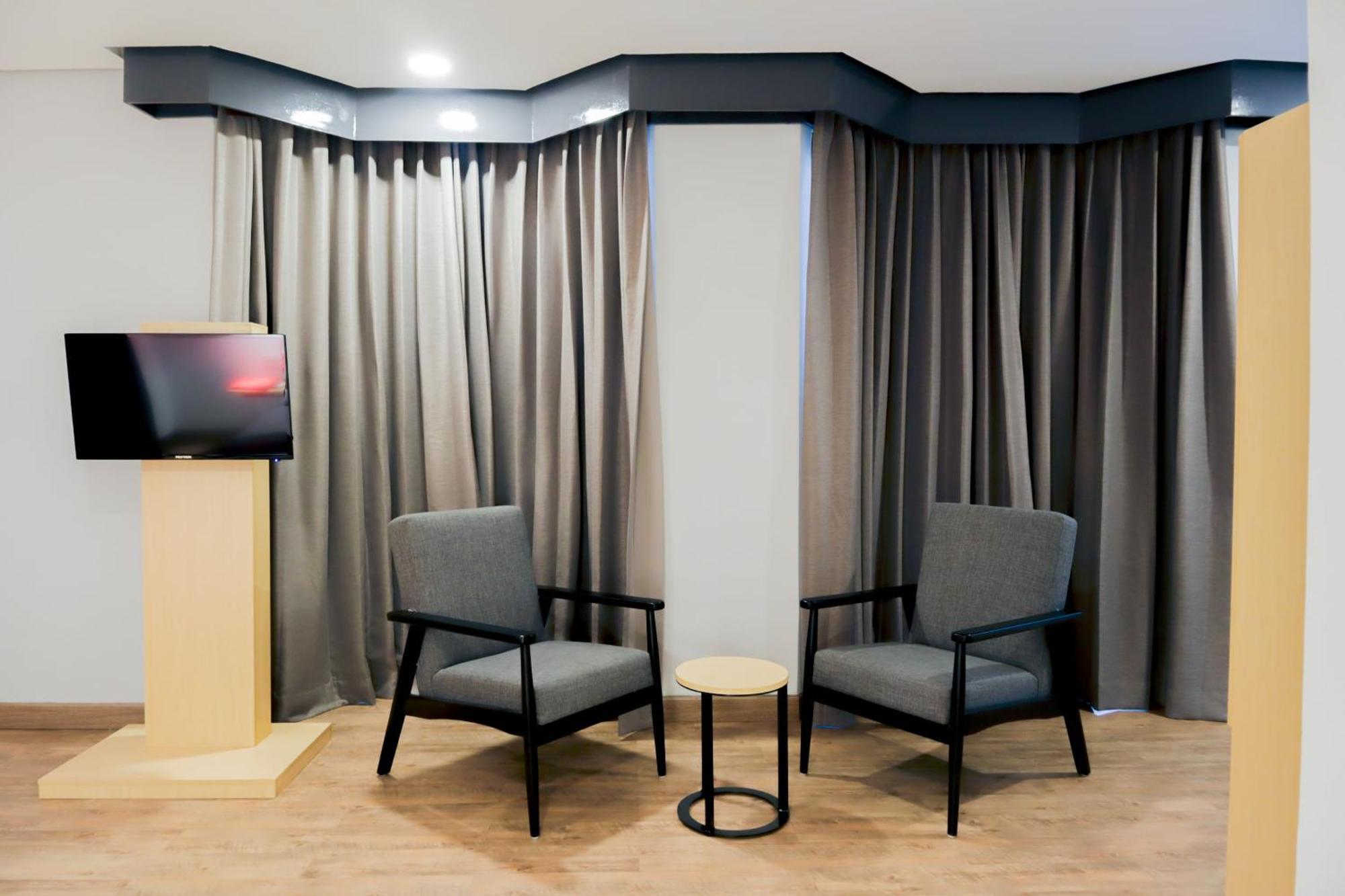Super Oyo Townhouse 1 Hotel Salemba Giacarta Esterno foto