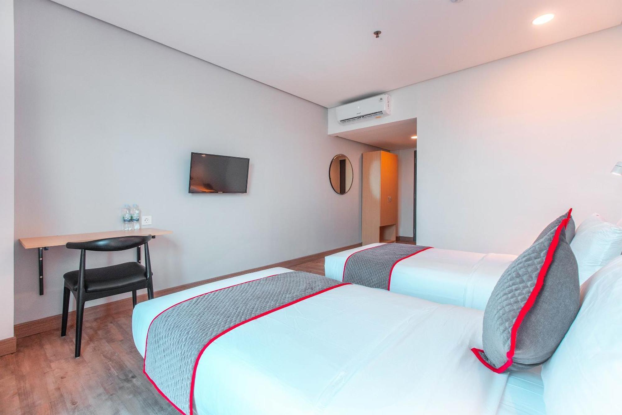 Super Oyo Townhouse 1 Hotel Salemba Giacarta Esterno foto