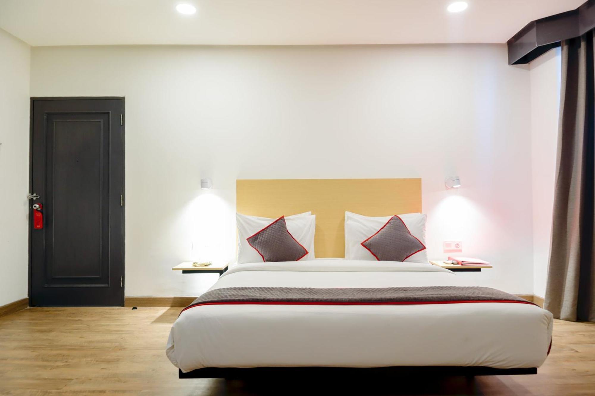 Super Oyo Townhouse 1 Hotel Salemba Giacarta Esterno foto