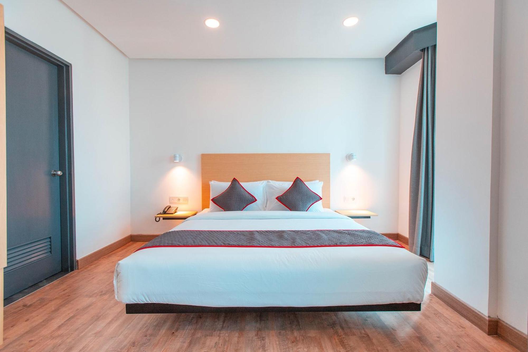 Super Oyo Townhouse 1 Hotel Salemba Giacarta Esterno foto