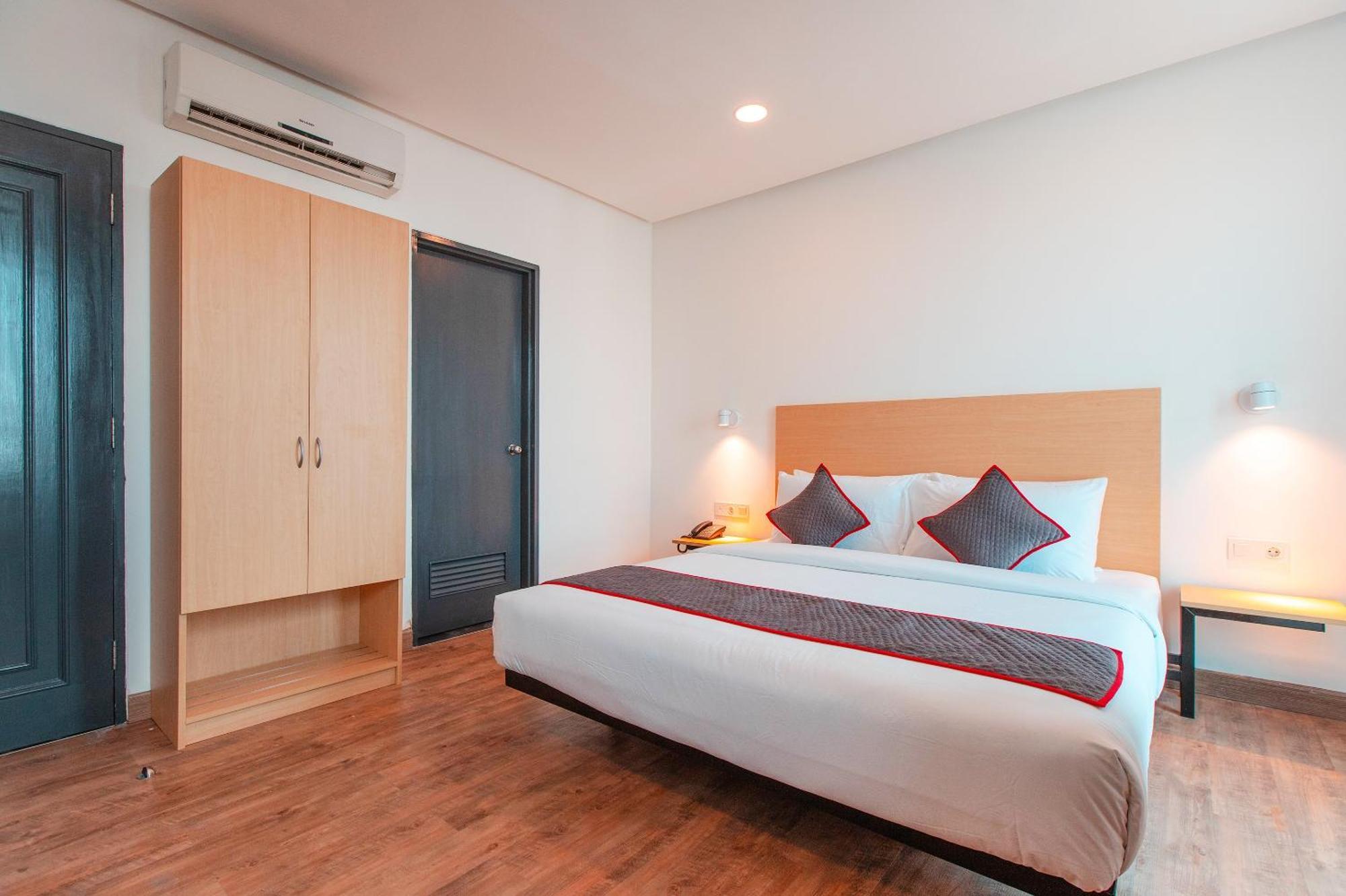 Super Oyo Townhouse 1 Hotel Salemba Giacarta Esterno foto