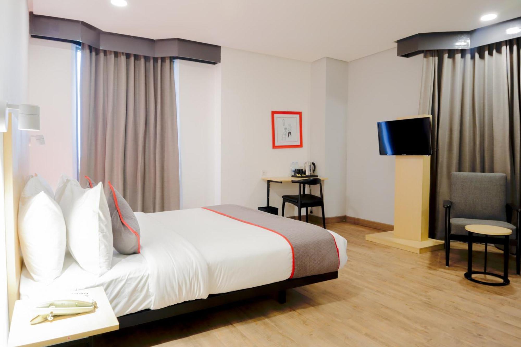 Super Oyo Townhouse 1 Hotel Salemba Giacarta Esterno foto