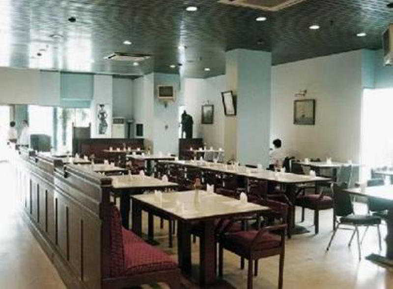 Super Oyo Townhouse 1 Hotel Salemba Giacarta Esterno foto