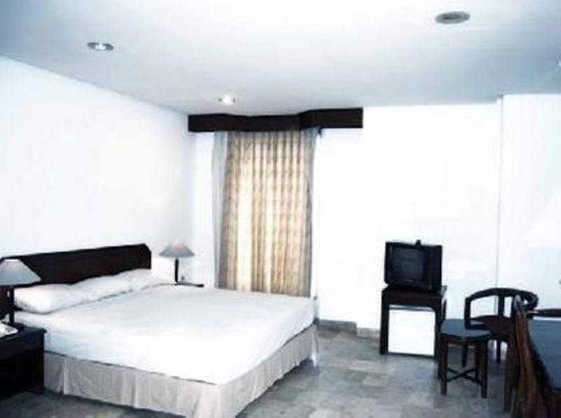 Super Oyo Townhouse 1 Hotel Salemba Giacarta Esterno foto
