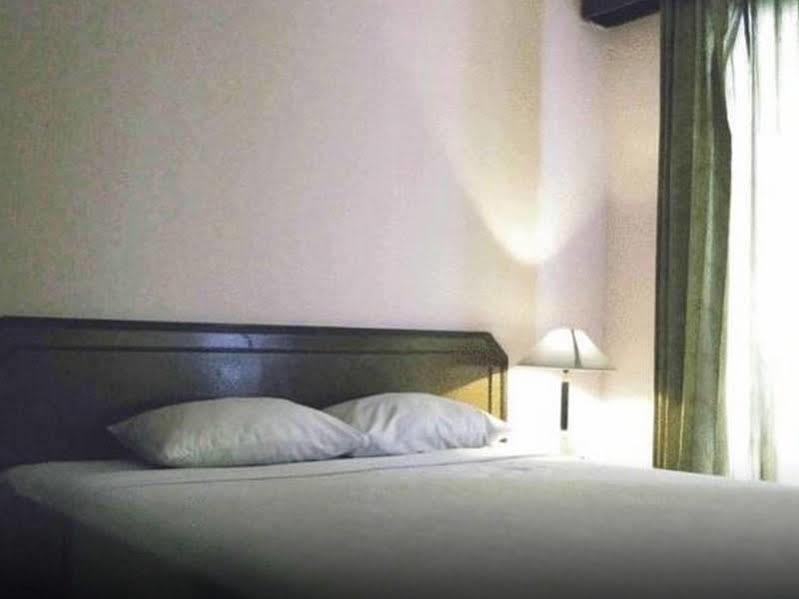 Super Oyo Townhouse 1 Hotel Salemba Giacarta Esterno foto